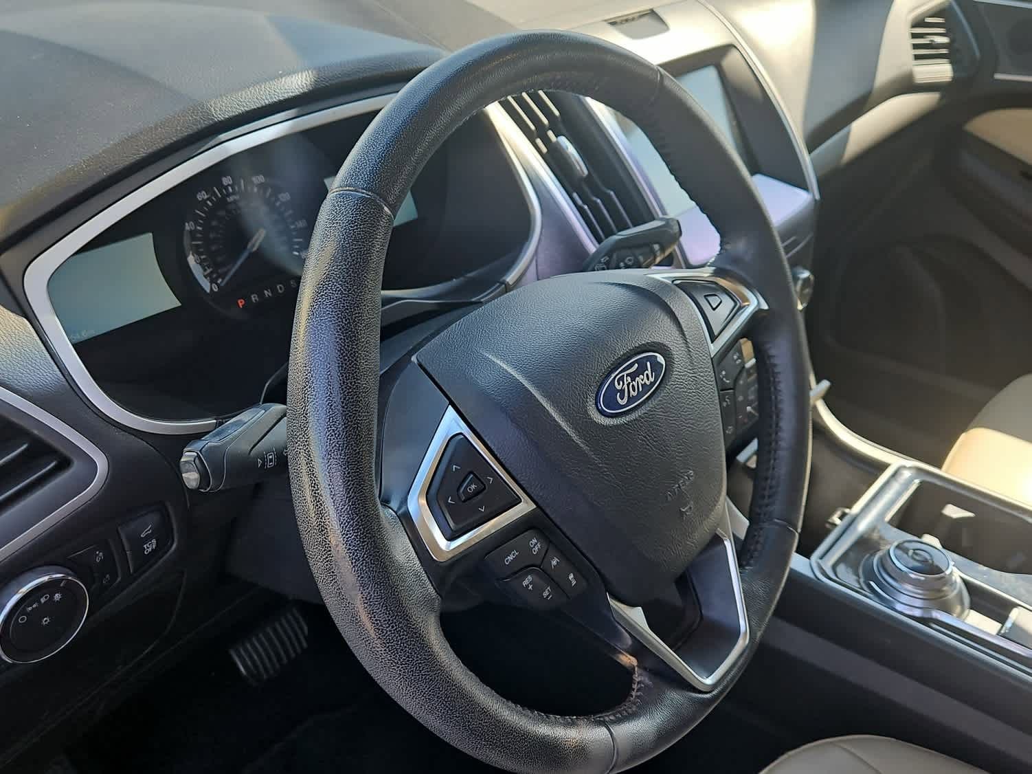 Used 2020 Ford Edge SEL w/ Convenience Package image 2