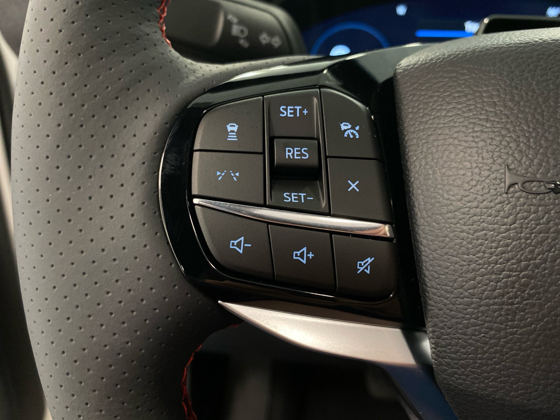 New 2027 Ford Explorer ST-Line w/ Premium Package AWD/4WD image 17