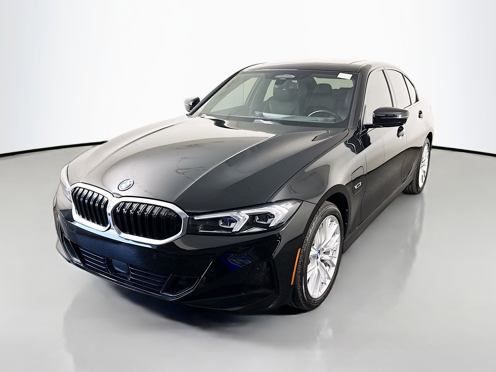 Used 2023 BMW 330e w/ Premium Package image 4