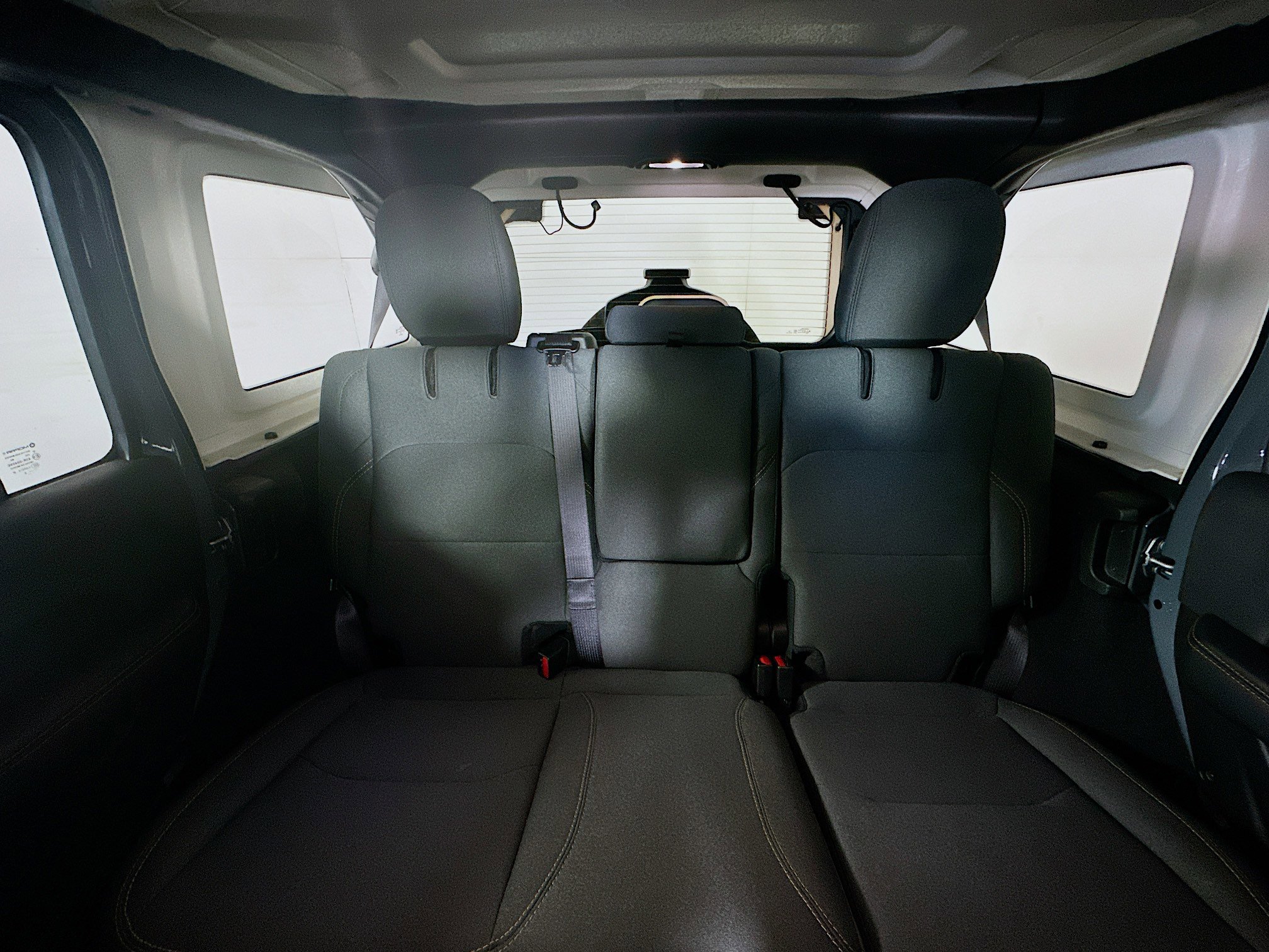 Used 2025 Jeep Wrangler Sahara image 30