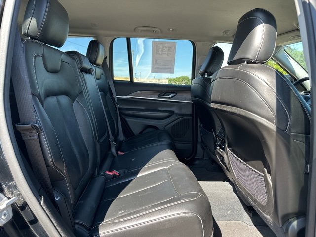 Used 2023 Jeep Grand Cherokee Limited w/ Black Appearance Package image 25