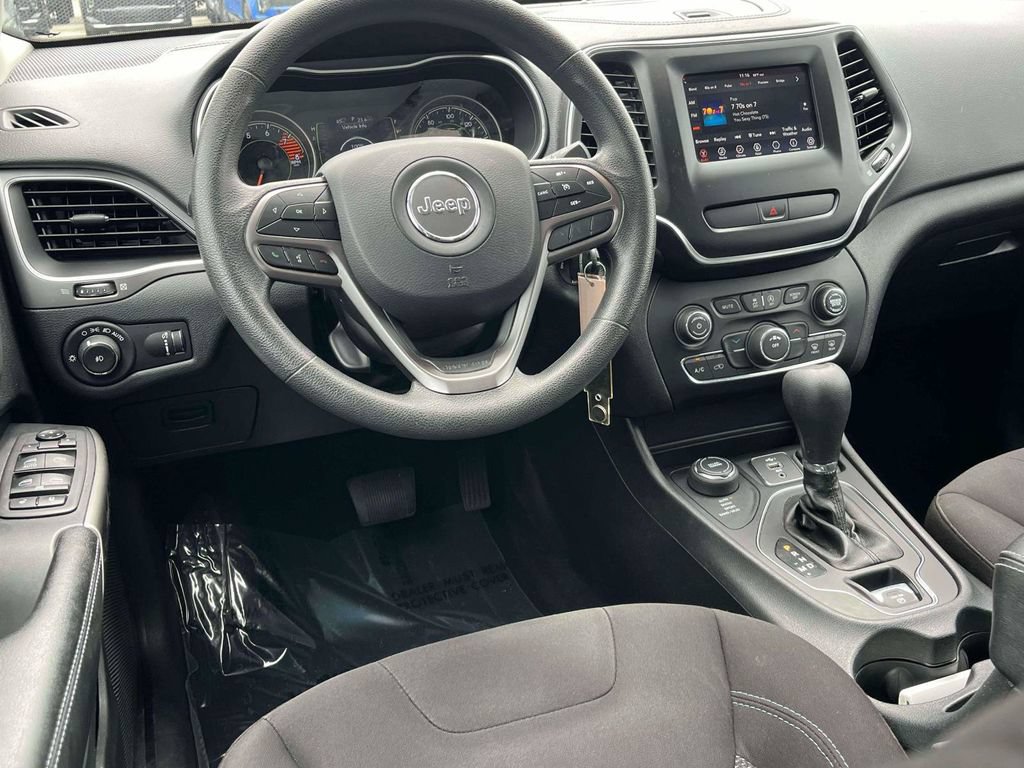 Used 2019 Jeep Cherokee Latitude w/ Popular Appearance Group AWD/4WD image 2