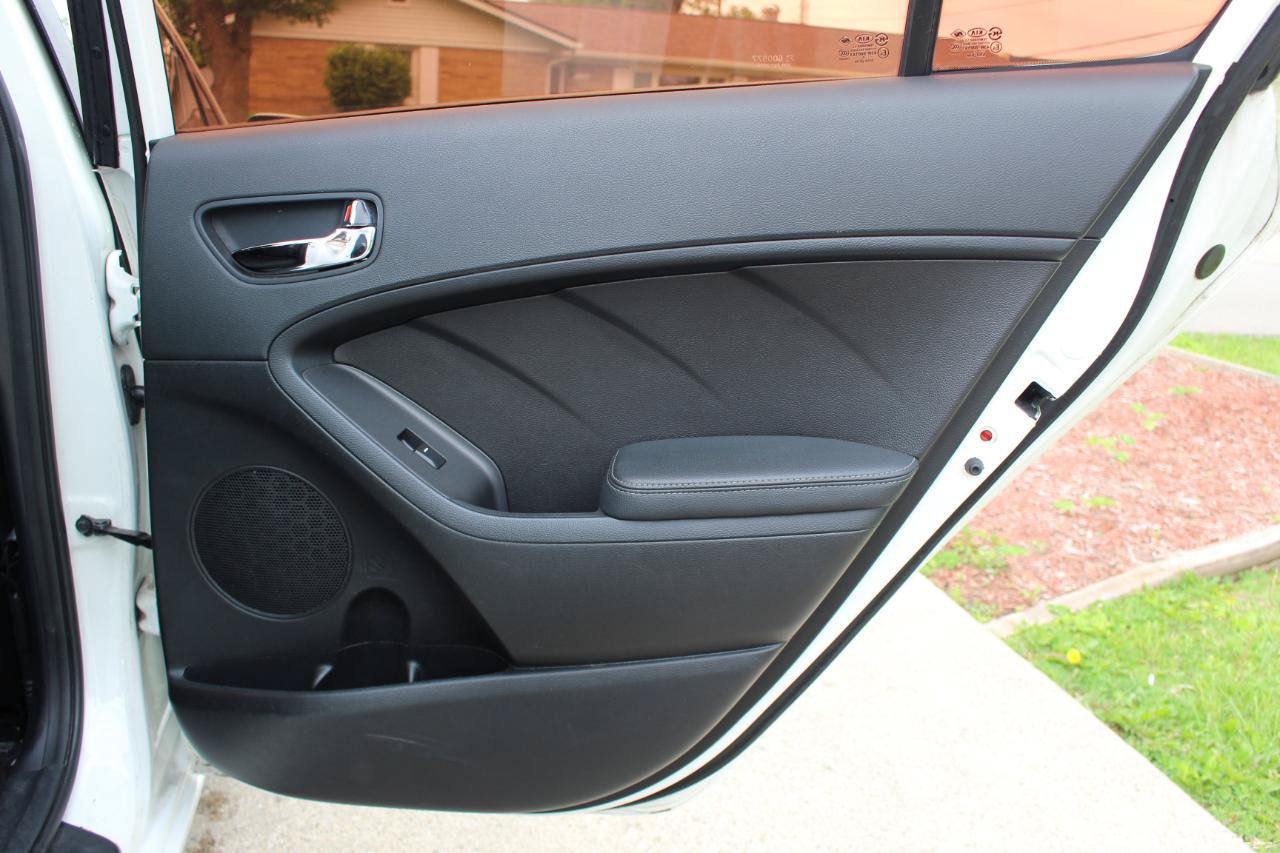 Used 2016 Kia Forte LX FWD image 28