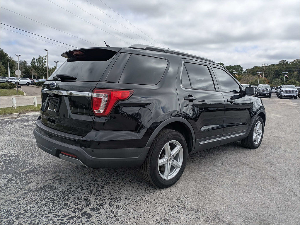 Used 2019 Ford Explorer XLT w/ Equipment Group 202A FWD image 7