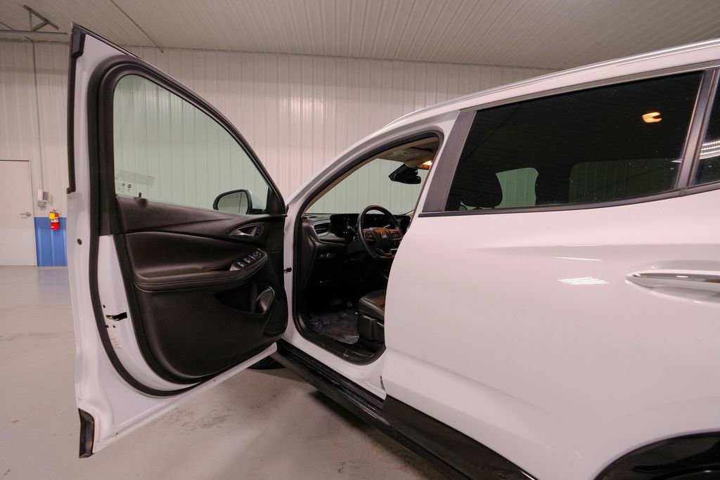 Used 2024 Buick Encore GX Sport Touring image 23