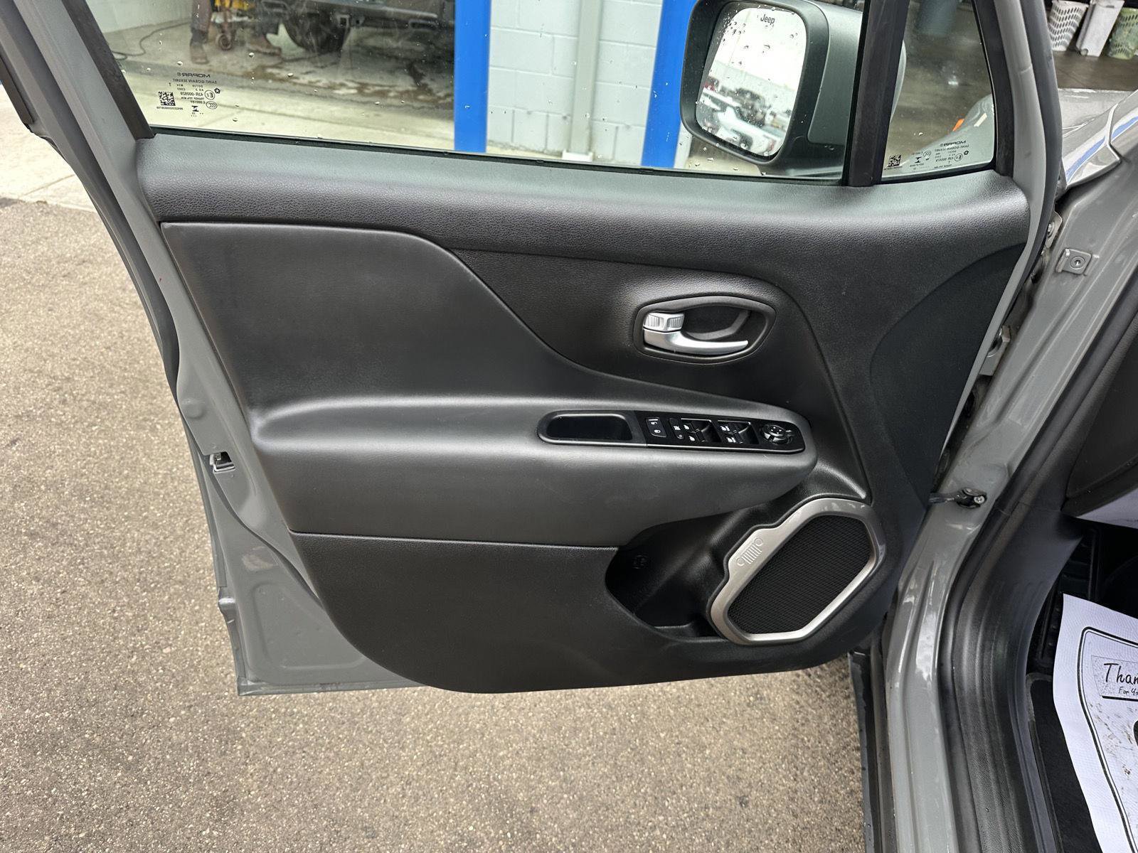 Used 2020 Jeep Renegade Limited AWD/4WD image 19