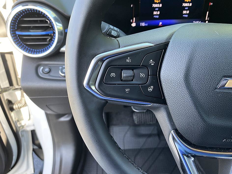 Used 2025 Chevrolet Trax LT w/ LT Convenience Package FWD image 13