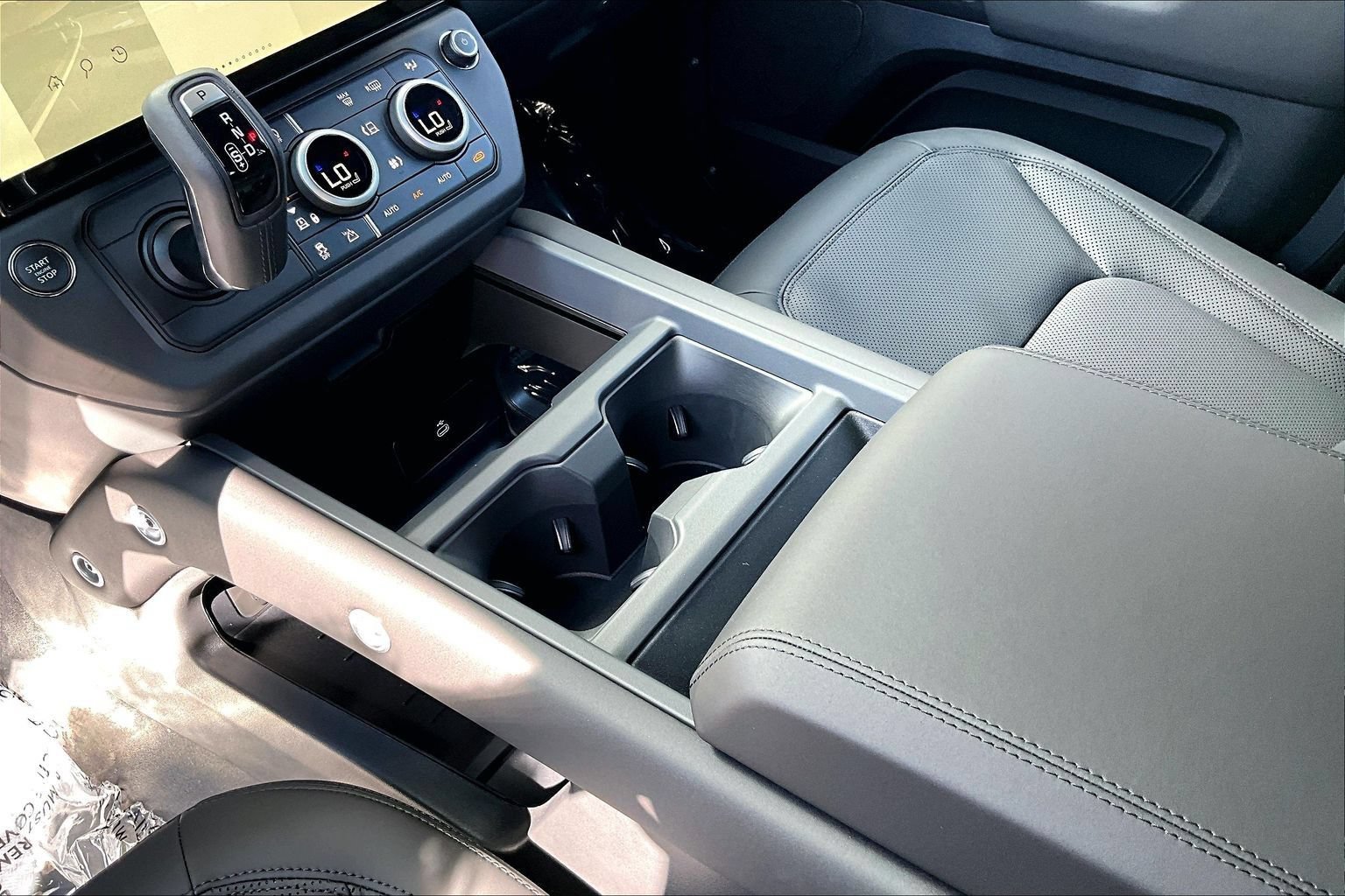 New 2026 Land Rover Defender 110 X-Dynamic SE AWD/4WD image 8