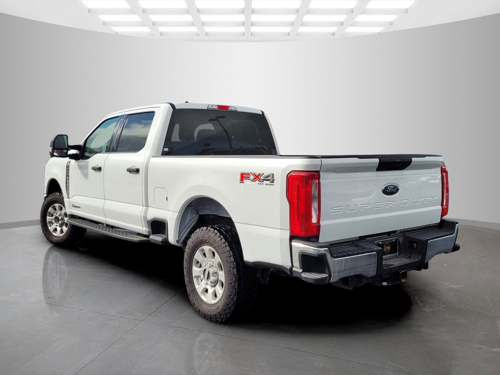 Used 2023 Ford F250 XLT w/ FX4 Off-Road Package AWD/4WD image 6