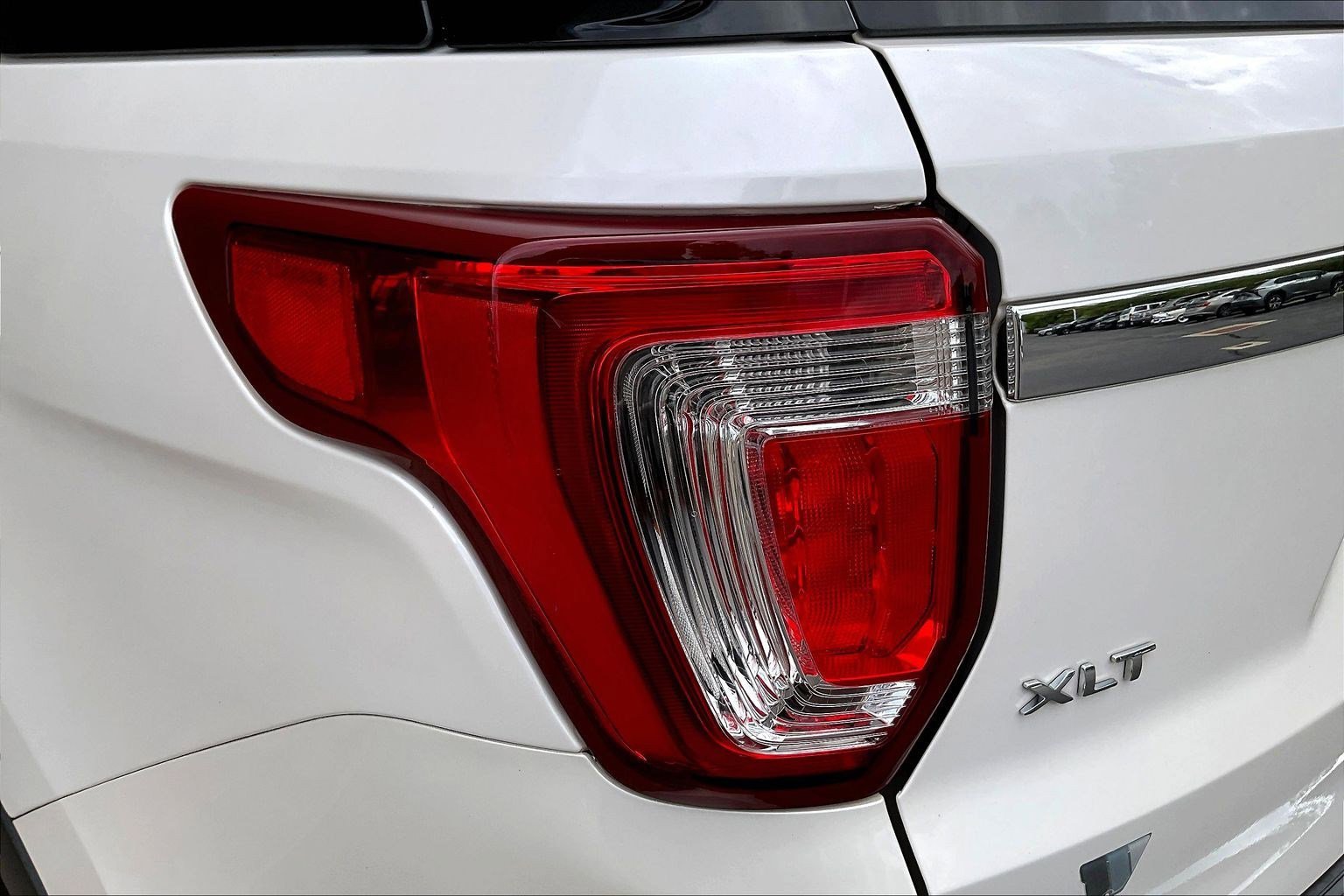 Used 2018 Ford Explorer XLT AWD/4WD image 23