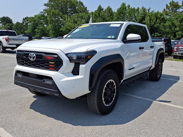 Used 2024 Toyota Tacoma TRD Off-Road w/ TRD Off Road Upgrade Package AWD/4WD image 4