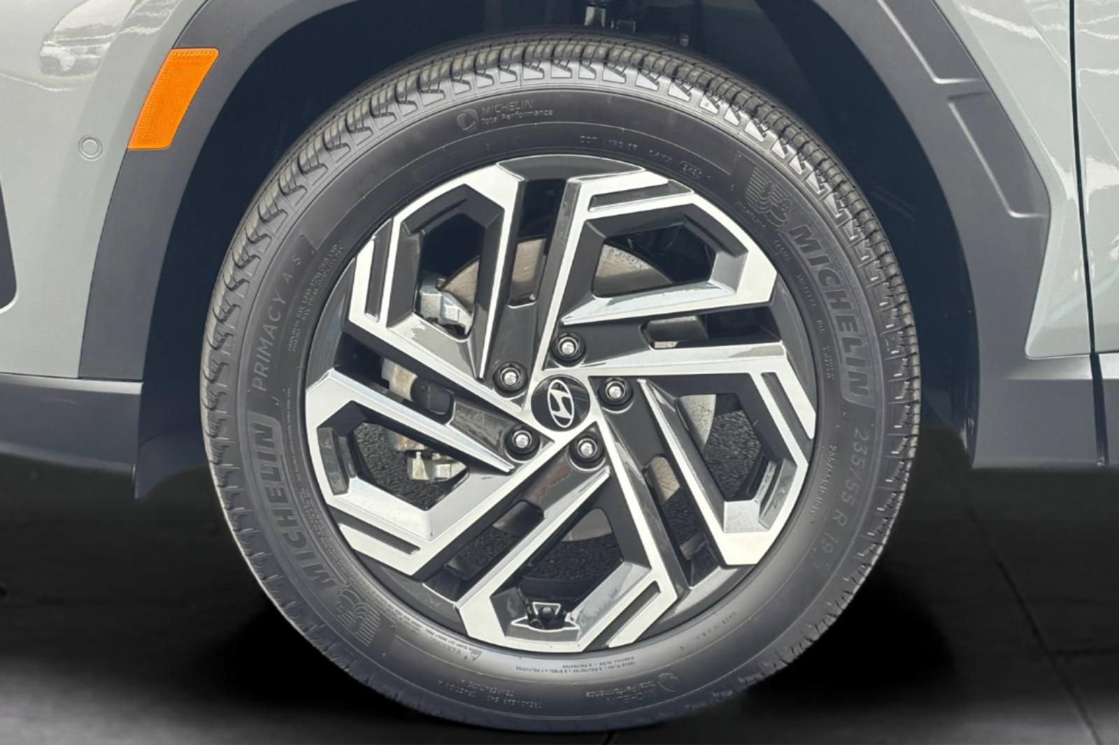 Certified 2025 Hyundai Tucson Limited AWD/4WD image 30