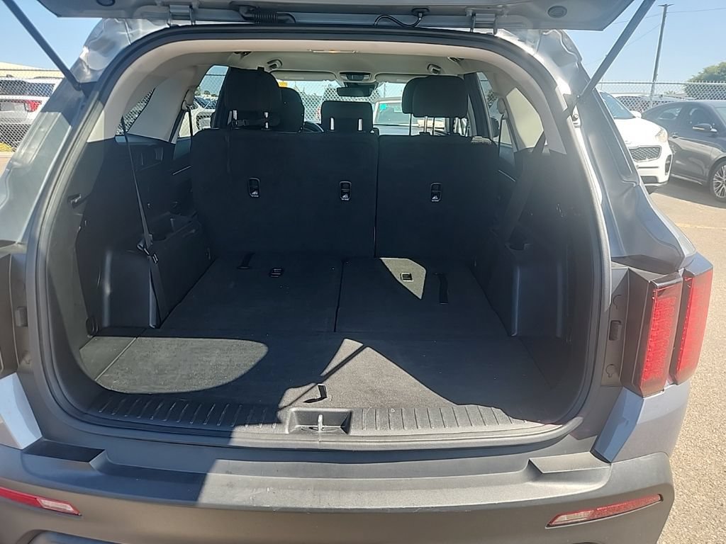 Certified 2023 Kia Sorento LX FWD image 17