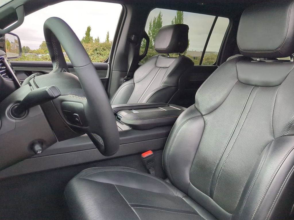 Used 2023 Jeep Wagoneer L Series III w/ Preferred Equipment Group image 6