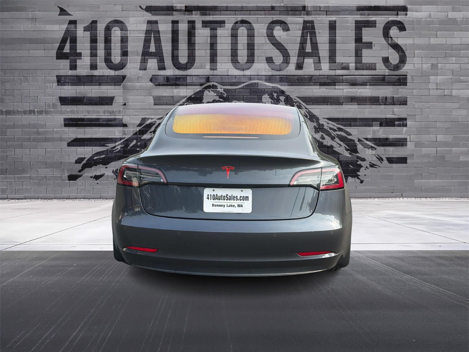 Used 2018 Tesla Model 3 Long Range RWD image 4