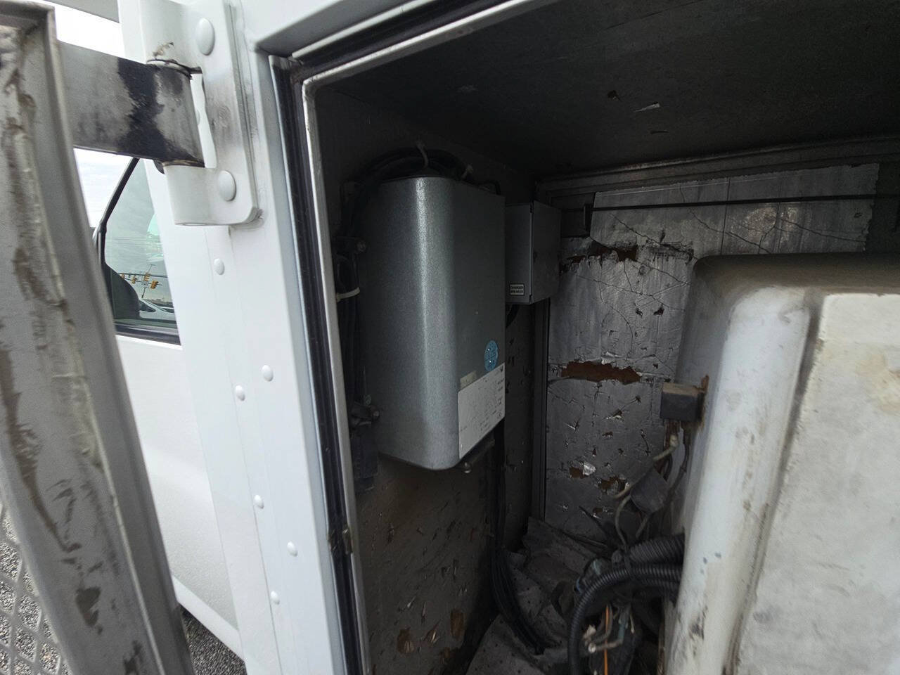 Used 2009 Chevrolet Express 3500 RWD image 33