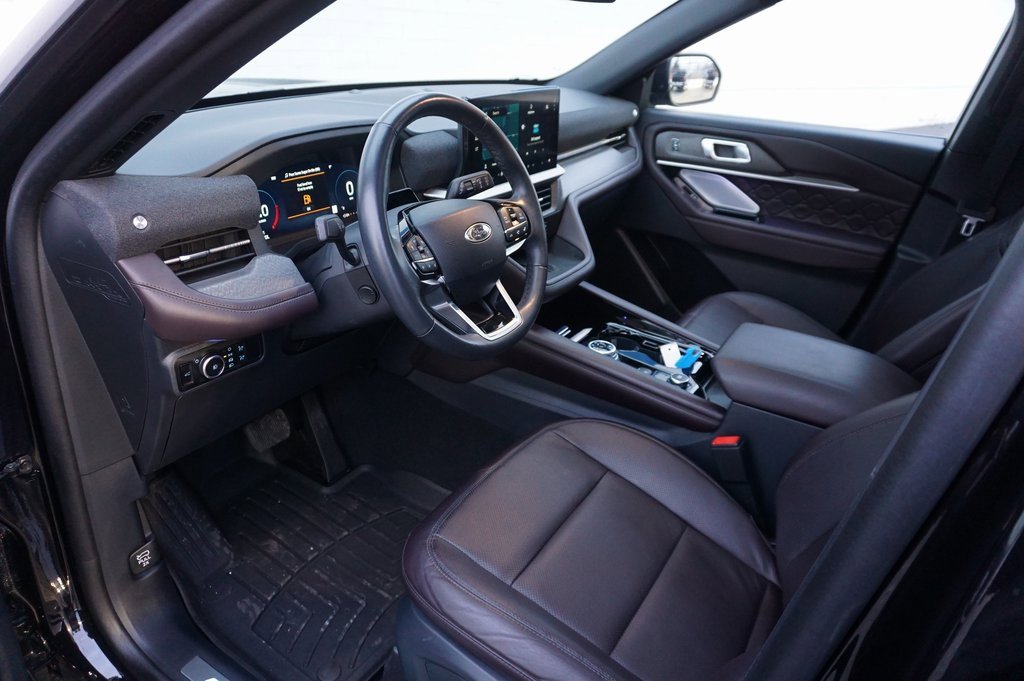 Used 2025 Ford Explorer Platinum w/ Ultimate Package image 9