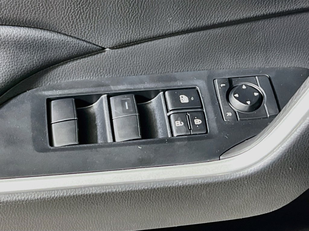 Certified 2022 Toyota RAV4 LE AWD/4WD image 16