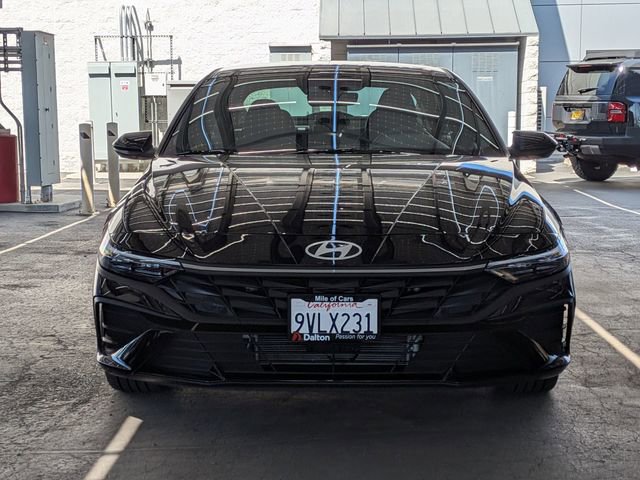 Used 2025 Hyundai Elantra SEL image 2
