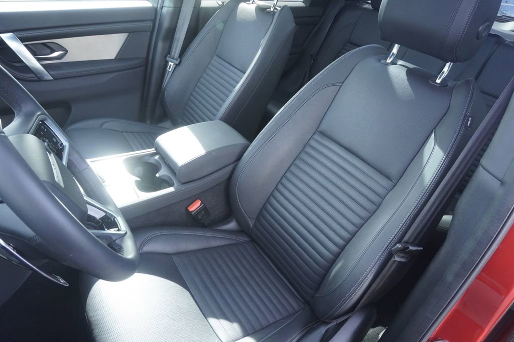 Used 2025 Land Rover Discovery Sport Dynamic SE image 20