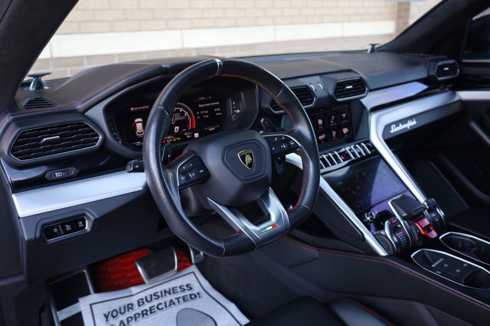 Used 2019 Lamborghini Urus AWD/4WD image 18