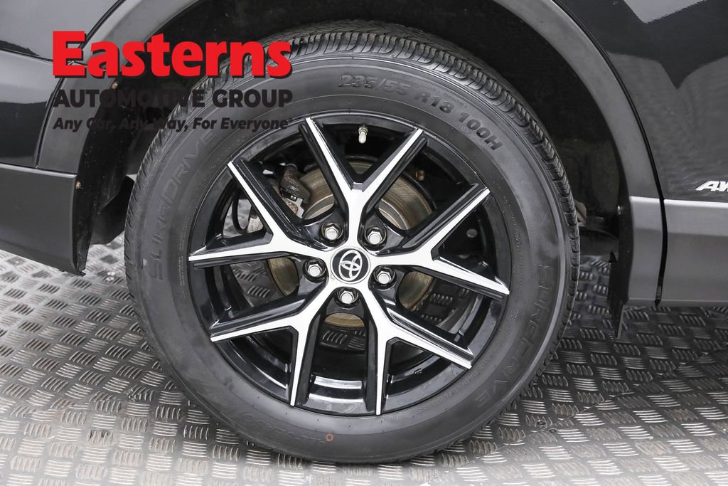 Used 2018 Toyota RAV4 SE image 30