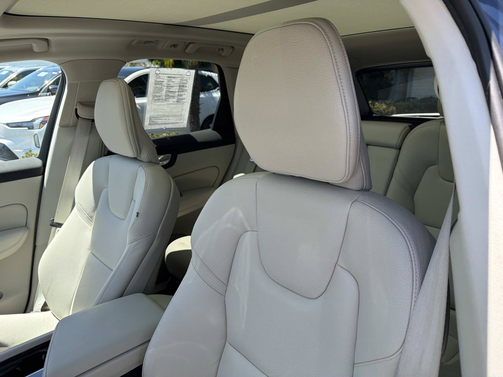 Certified 2024 Volvo XC60 B5 Plus AWD/4WD image 19