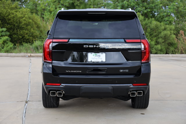 New 2026 GMC Yukon Denali Ultimate w/ LPO, Floor Liner Package AWD/4WD image 6