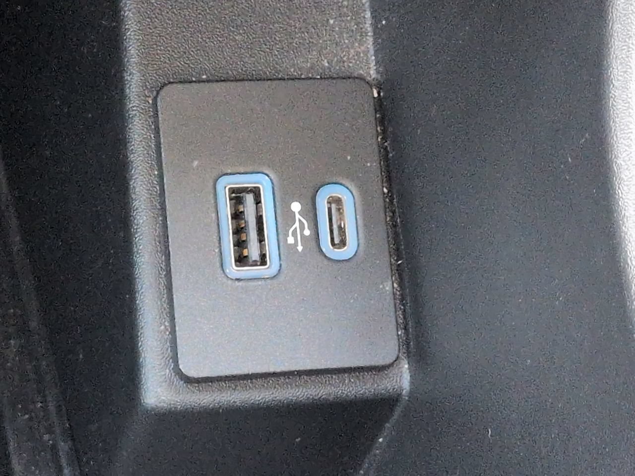Used 2023 Ford Edge Titanium AWD/4WD image 22