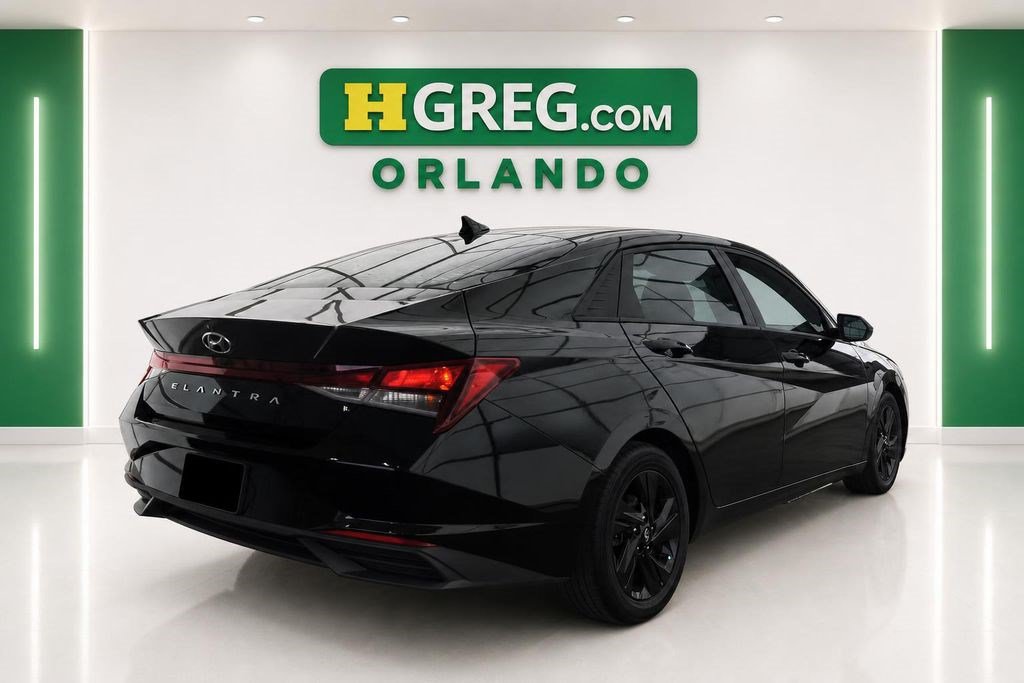 Used 2022 Hyundai Elantra SEL FWD image 6