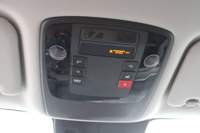 Used 2024 Kia Carnival EX image 19