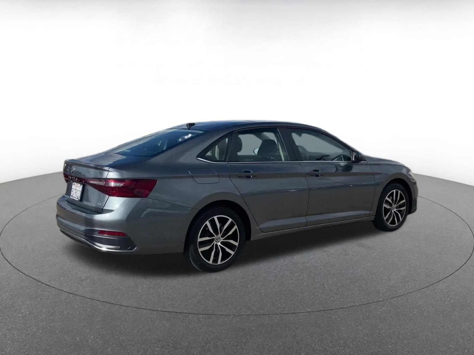 Used 2025 Volkswagen Jetta SE image 15