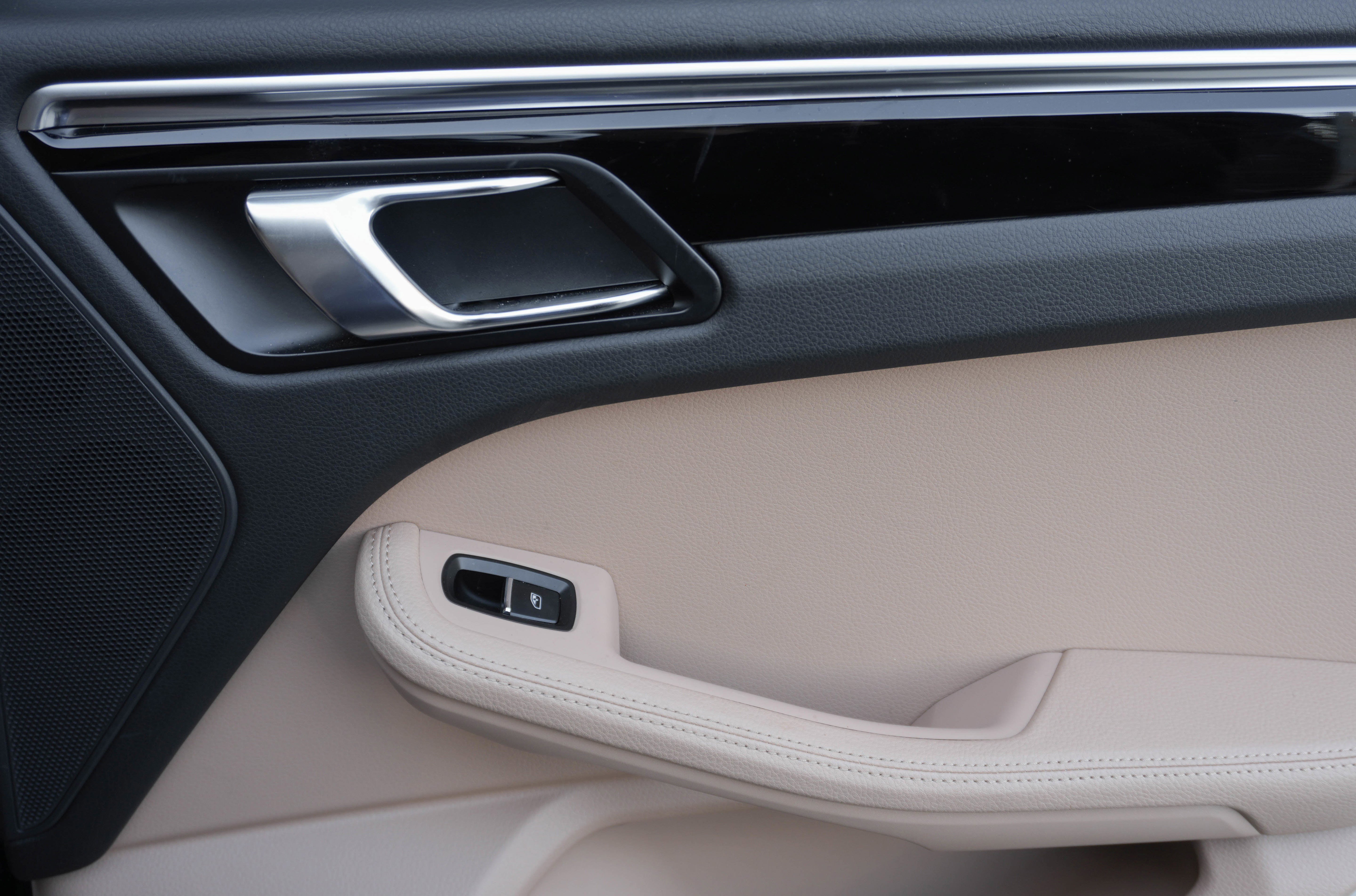 Used 2024 Porsche Macan image 35