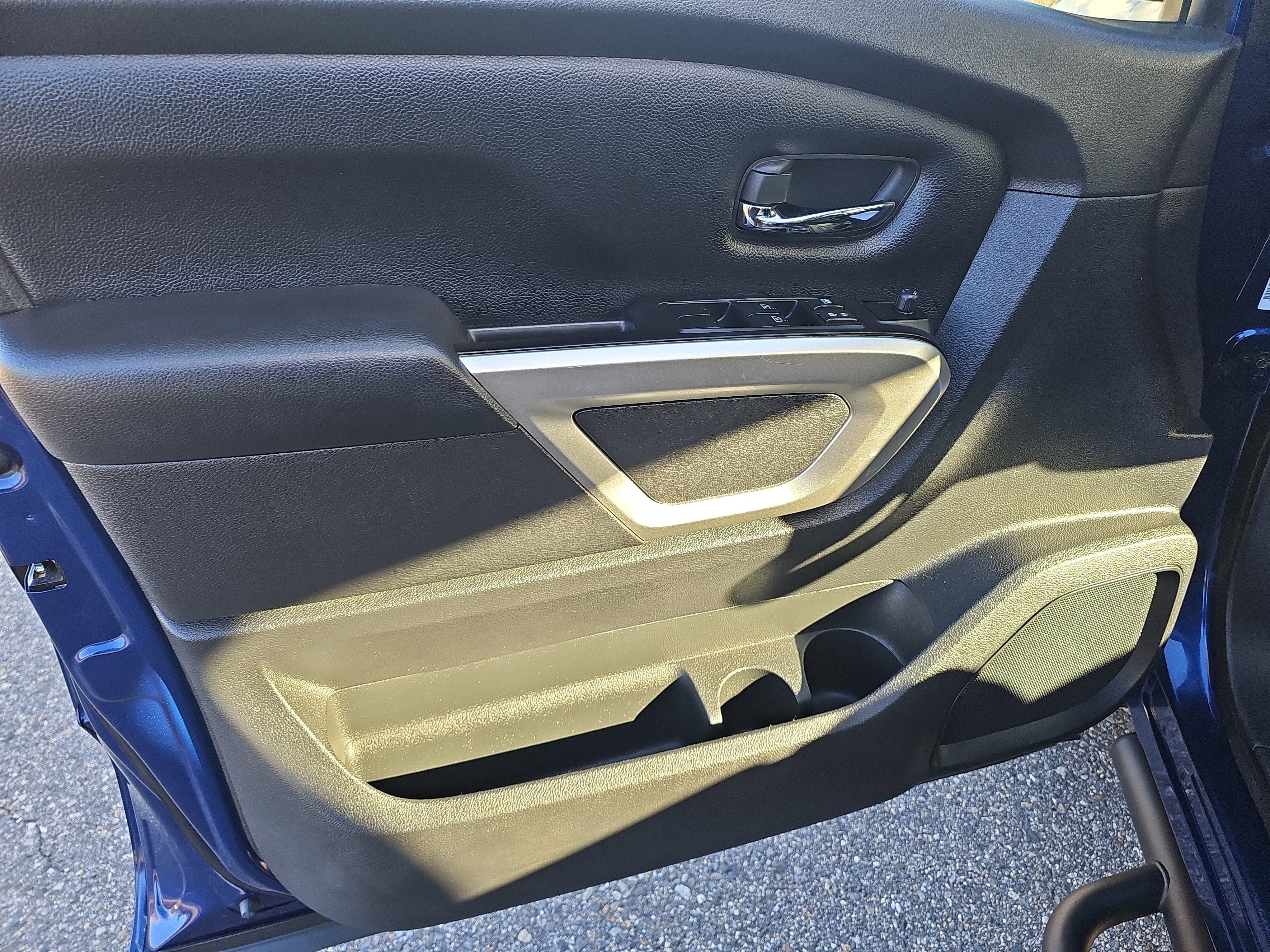 Certified 2021 Nissan Titan SV w/ Accessory Utility Package image 15