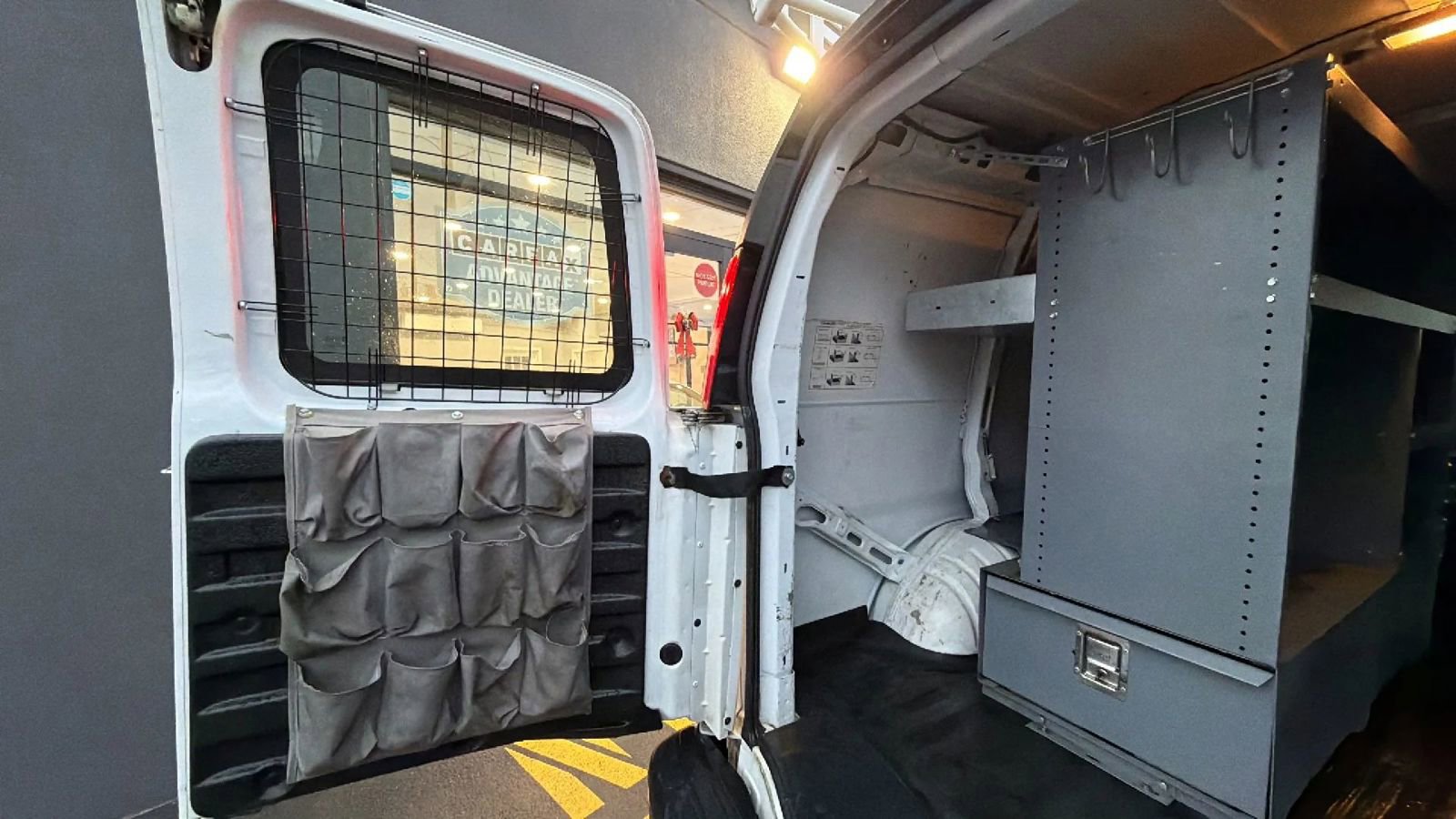 Used 2009 Chevrolet Express 2500 Van 3D image 11