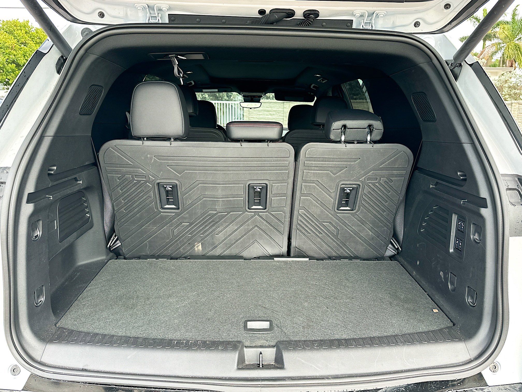 Used 2025 Chevrolet Traverse RS image 29