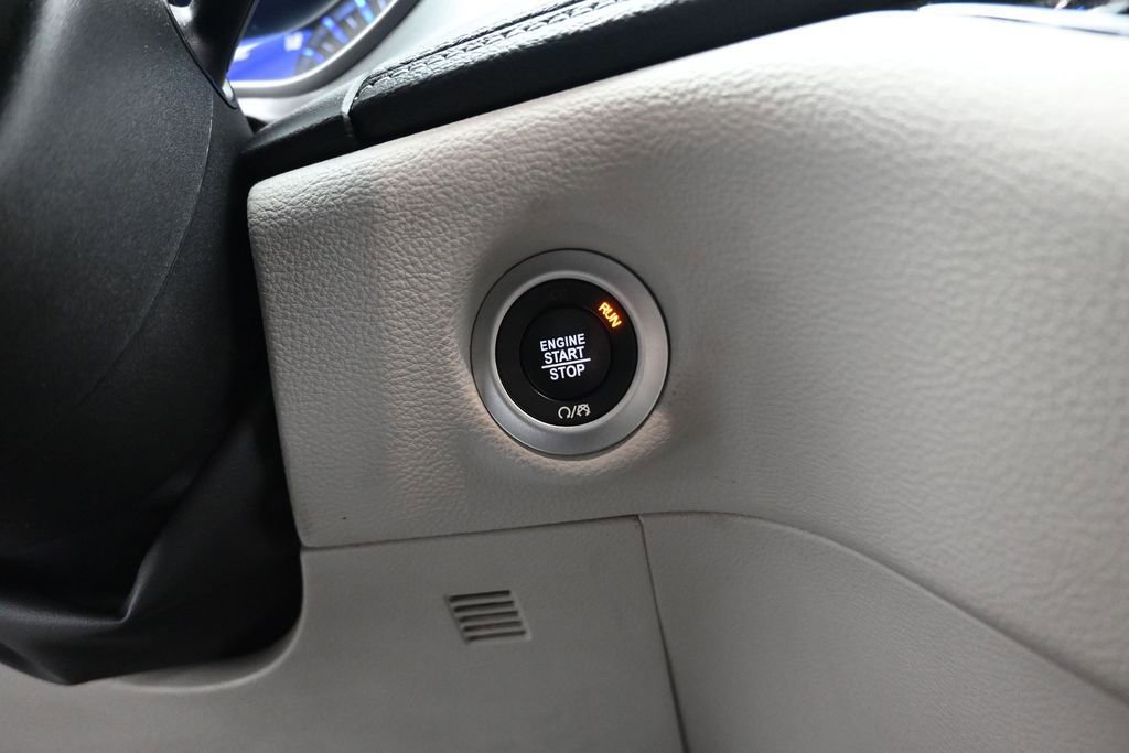 Used 2023 Chrysler Pacifica Touring-L FWD image 15