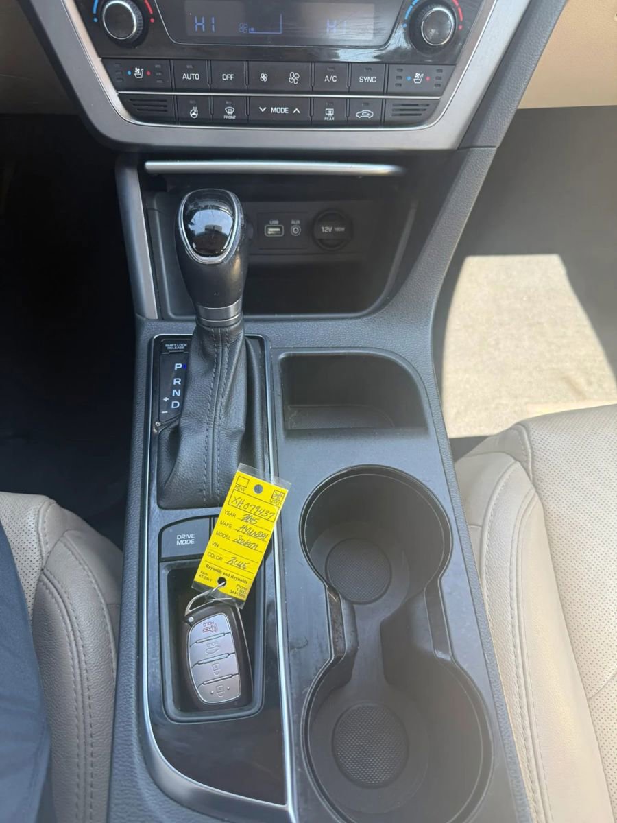 Used 2015 Hyundai Sonata Limited w/ Option Group 05 FWD image 16