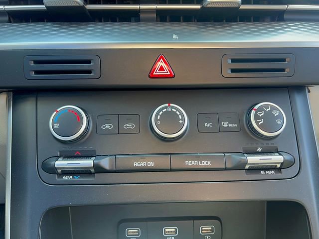 Used 2023 Kia Carnival LX FWD image 23