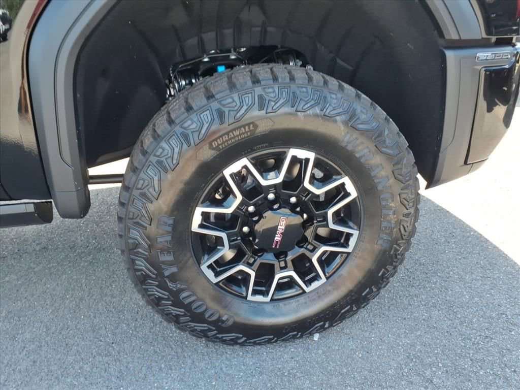 Used 2026 GMC Sierra 2500 AT4X image 9