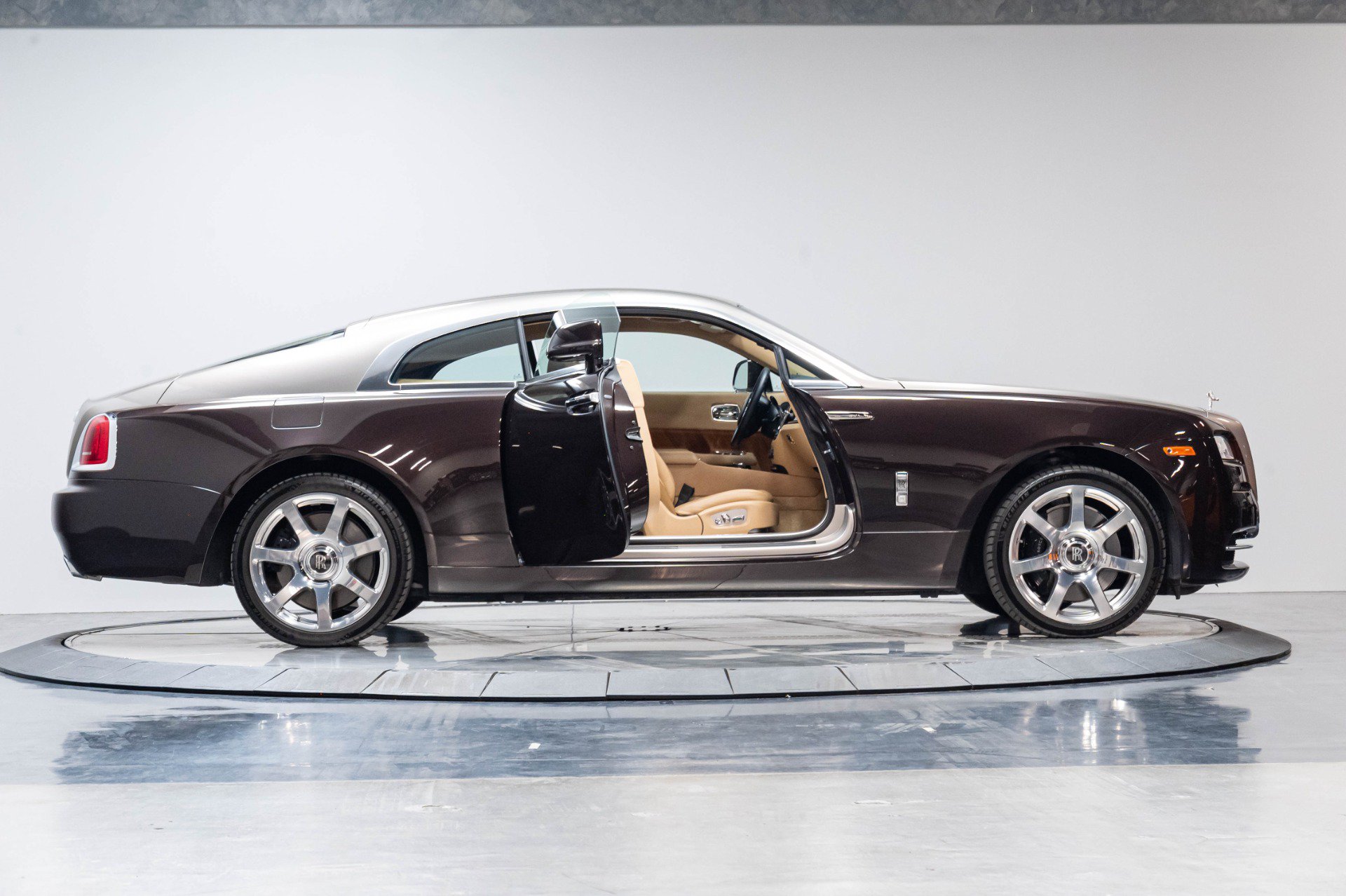 Used 2014 Rolls-Royce Wraith RWD image 19