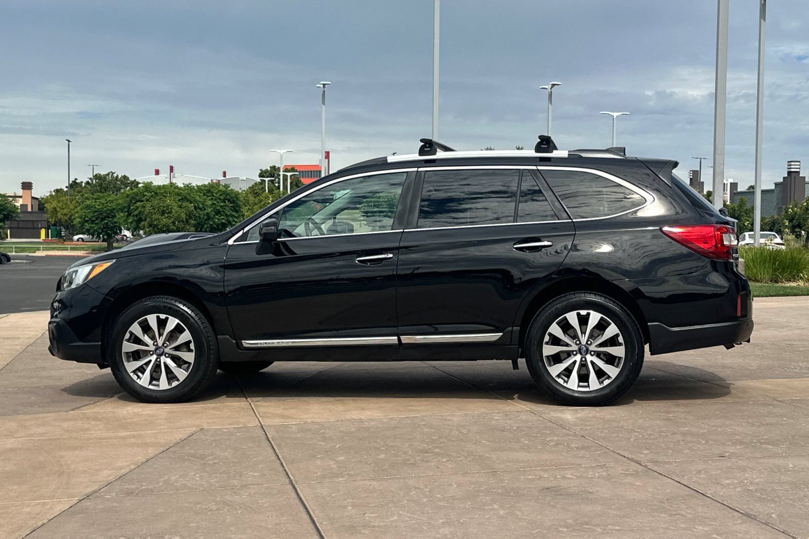 Used 2017 Subaru Outback 2.5i Touring AWD/4WD image 7