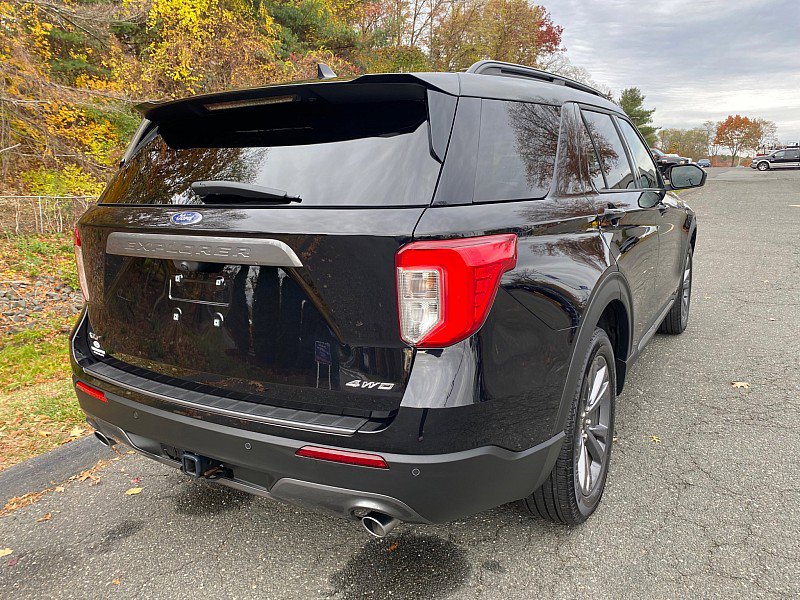 Certified 2022 Ford Explorer XLT w/ Equipment Group 202A image 7