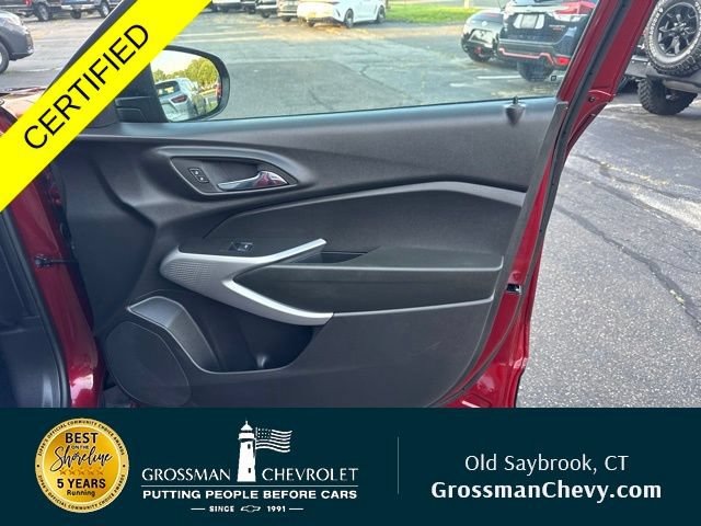 Used 2024 Chevrolet Trax RS FWD image 25