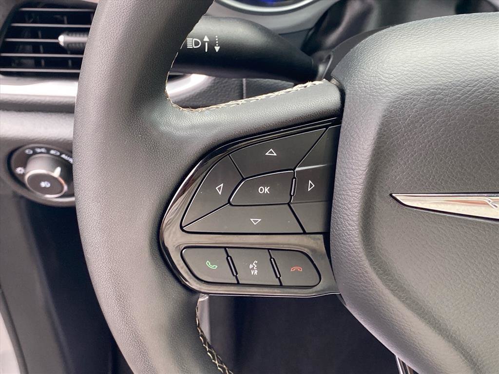 Used 2025 Chrysler Pacifica Limited FWD image 18