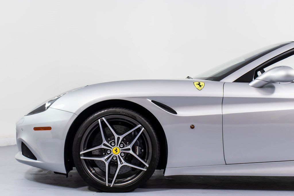 Used 2016 Ferrari California T image 28