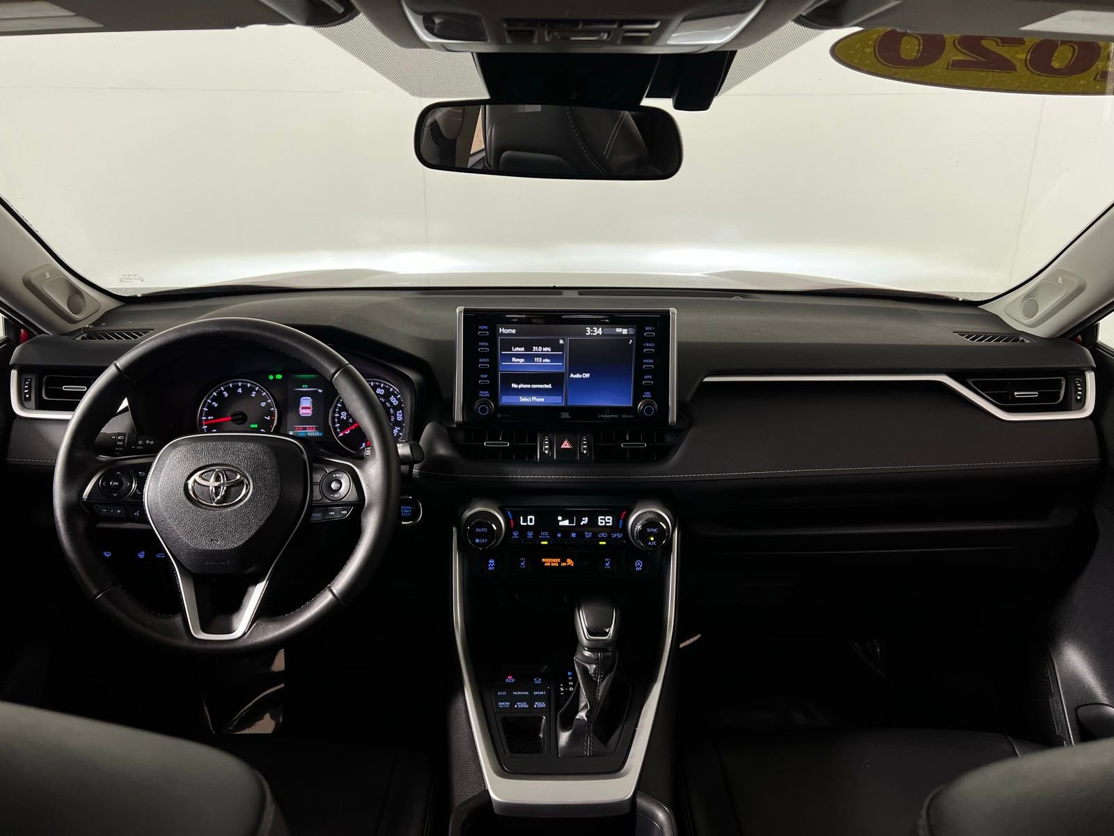 Used 2020 Toyota RAV4 XLE Premium image 27