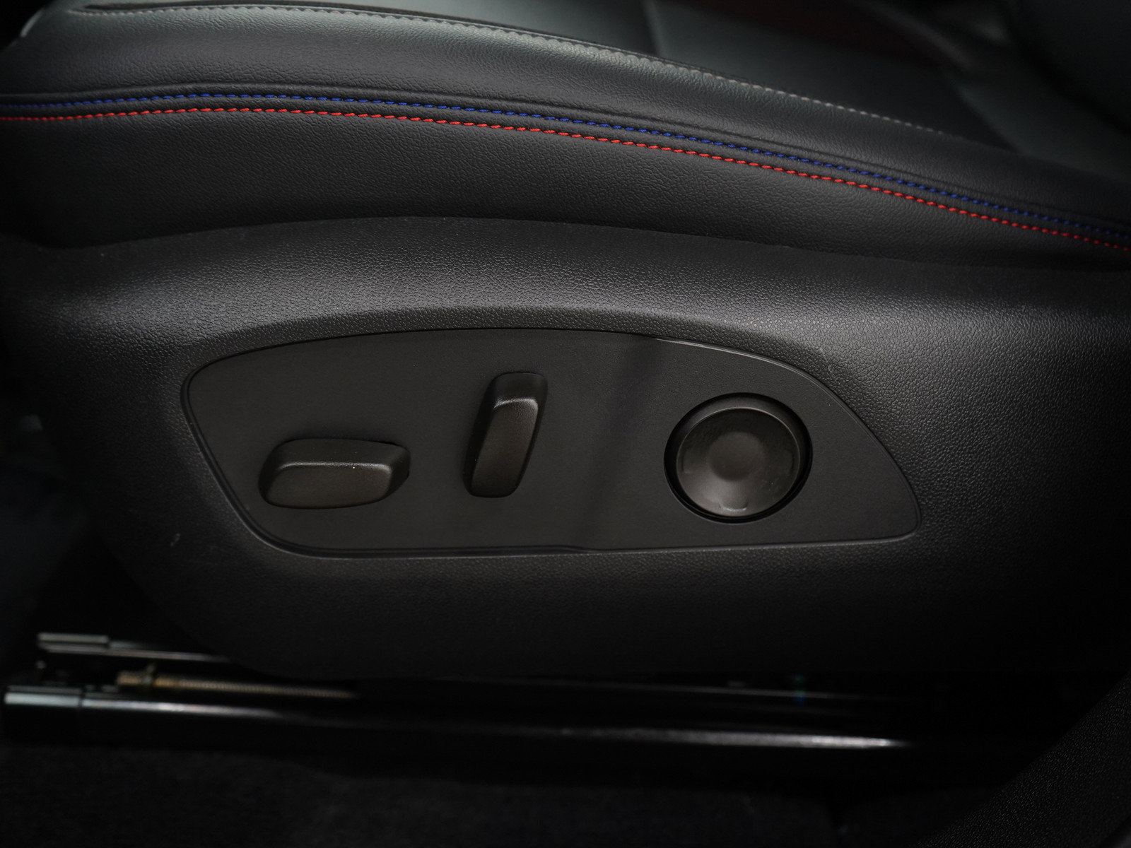 Used 2024 Chevrolet Equinox EV RS FWD image 27