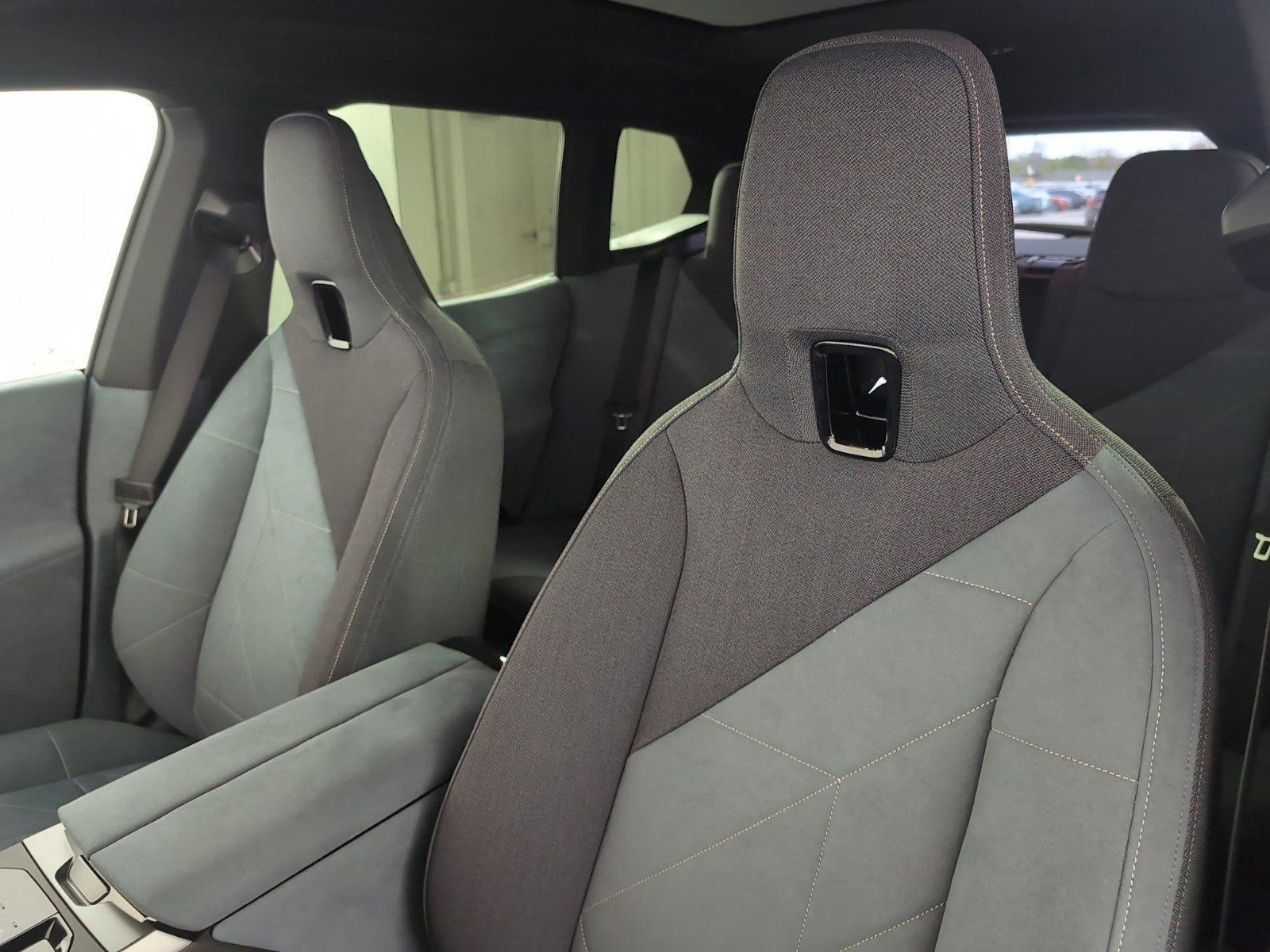 Used 2025 BMW iX xDrive50 w/ Premium Package image 23