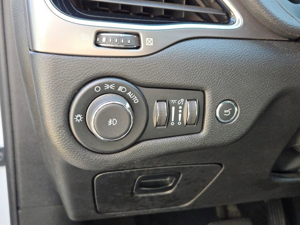 Used 2022 Jeep Cherokee Limited w/ Mopar Interior Package image 26